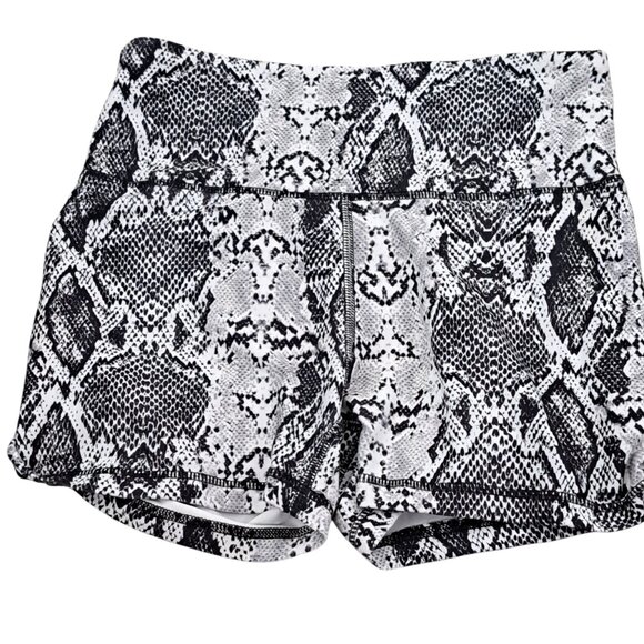 Gray Black And White Snakeskin Pattern Shorts Women Size Small - Picture 1 of 7